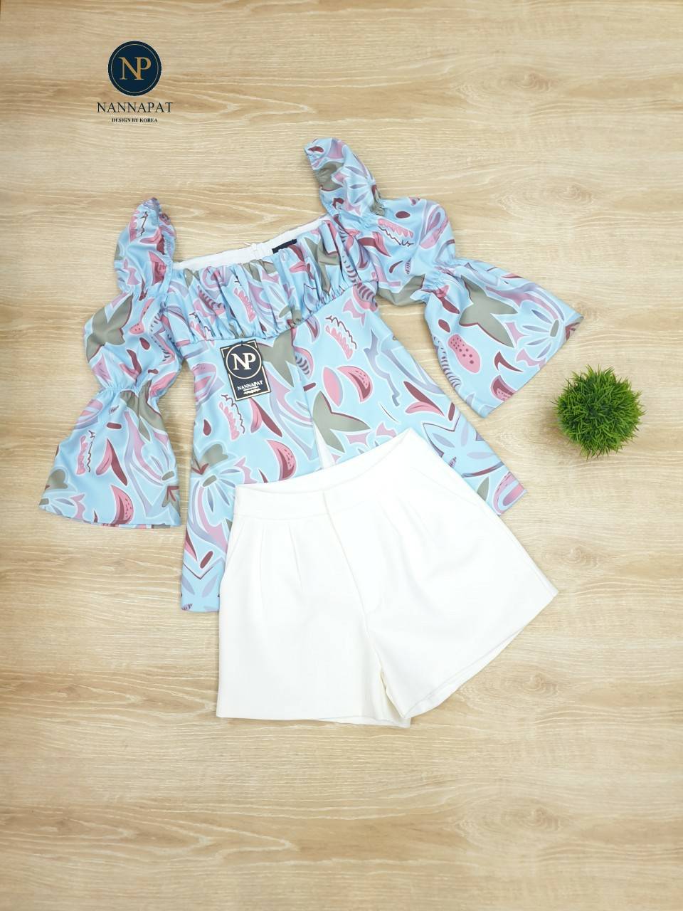 เสื้อซิปหลังผ่าหน้าแขนยาวน่ารัก