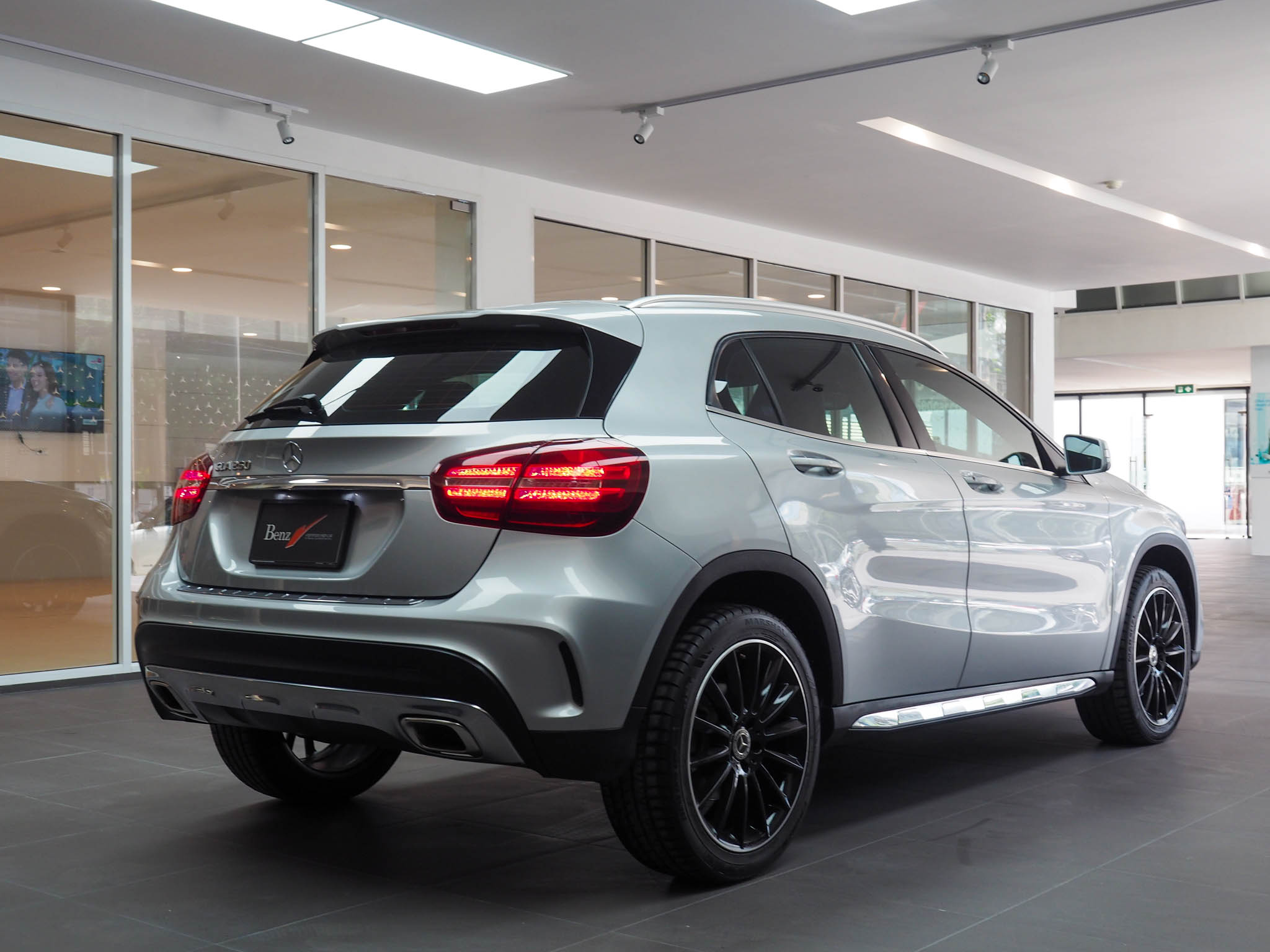 จองแล้ว GLA250 AMG Dynamic W156