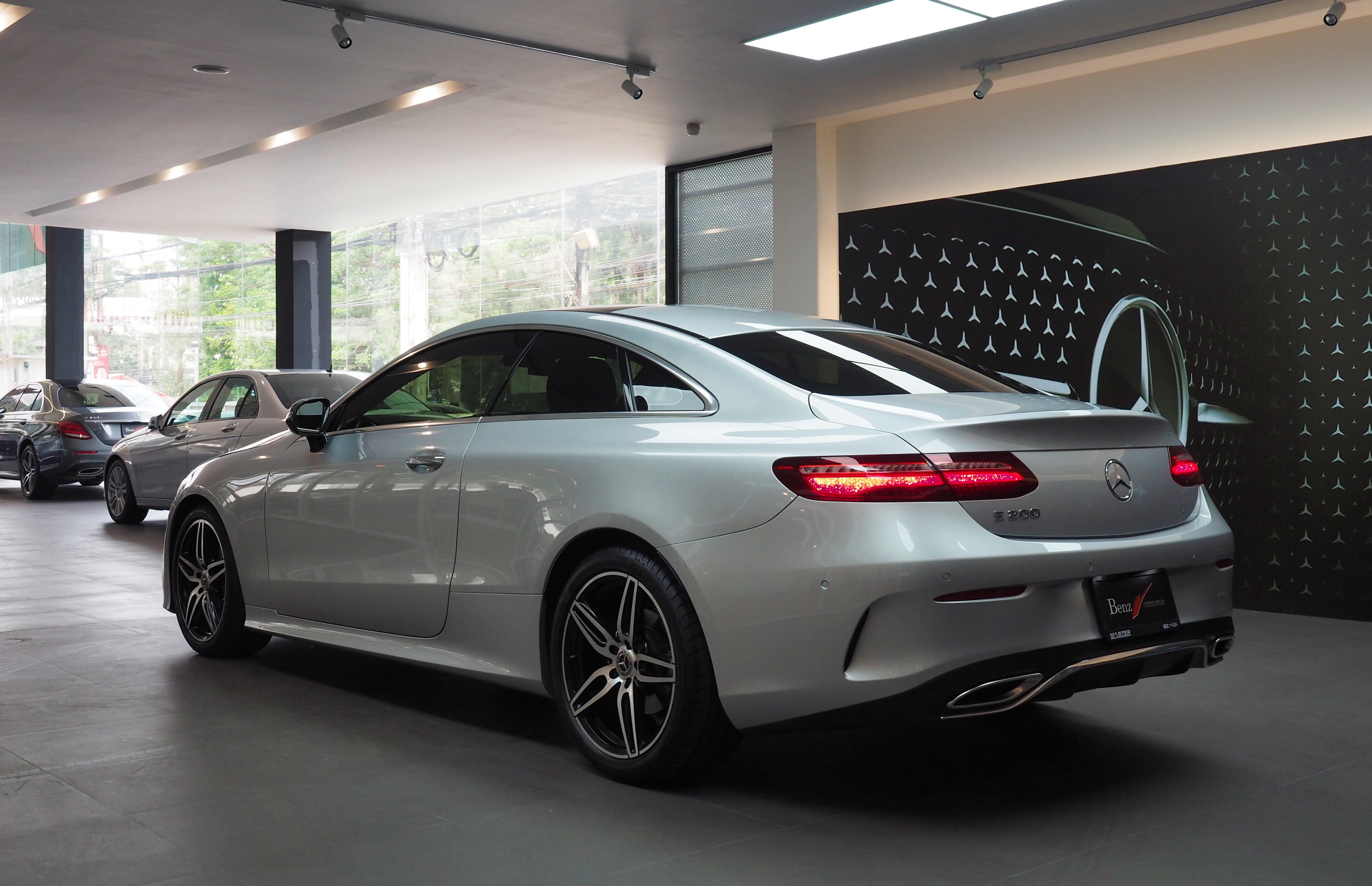 จองแล้ว E200 Coupe AMG Dynamic W238