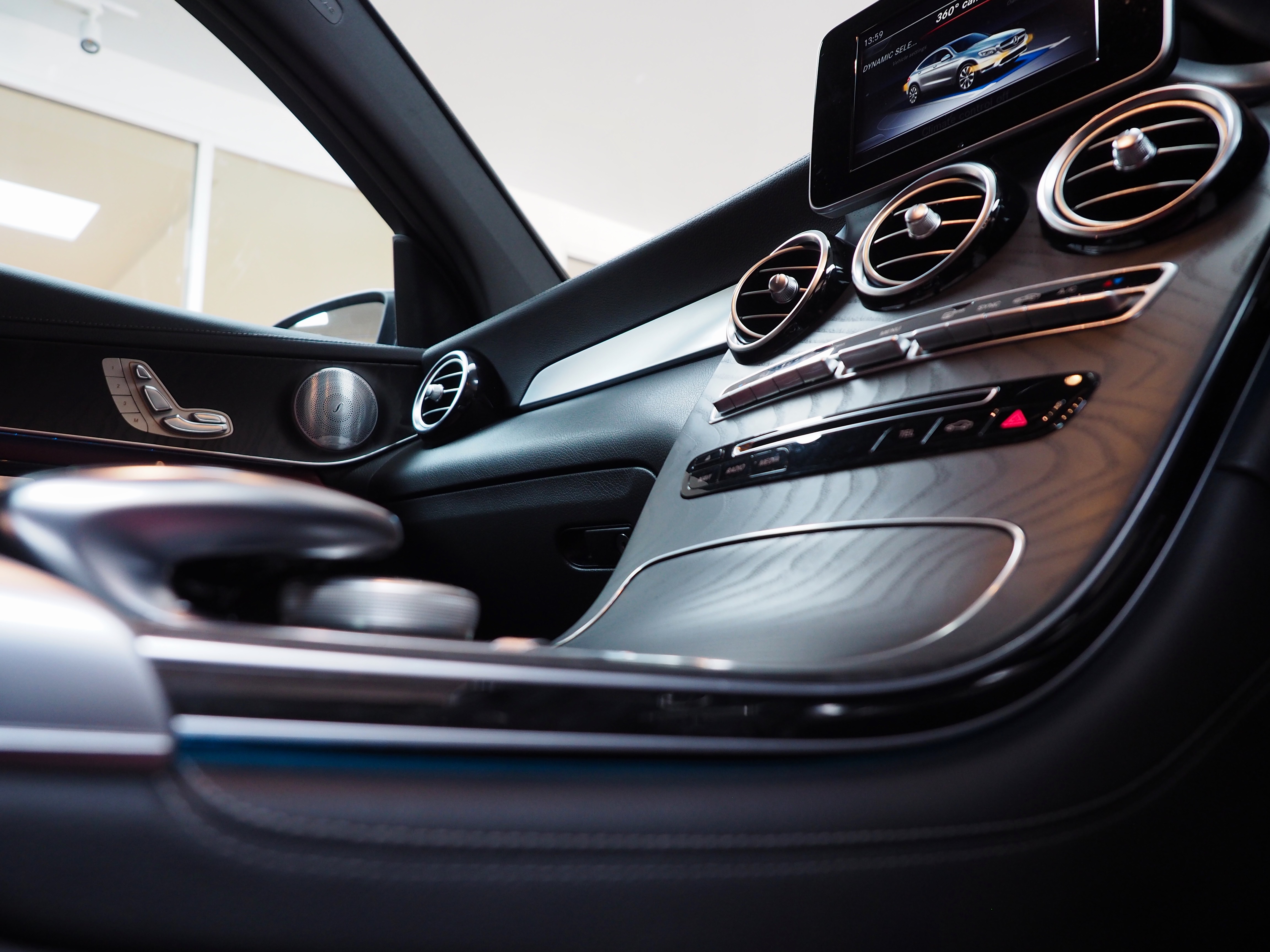 จองแล้ว GLC250 AMG Coupe 4Matic W253