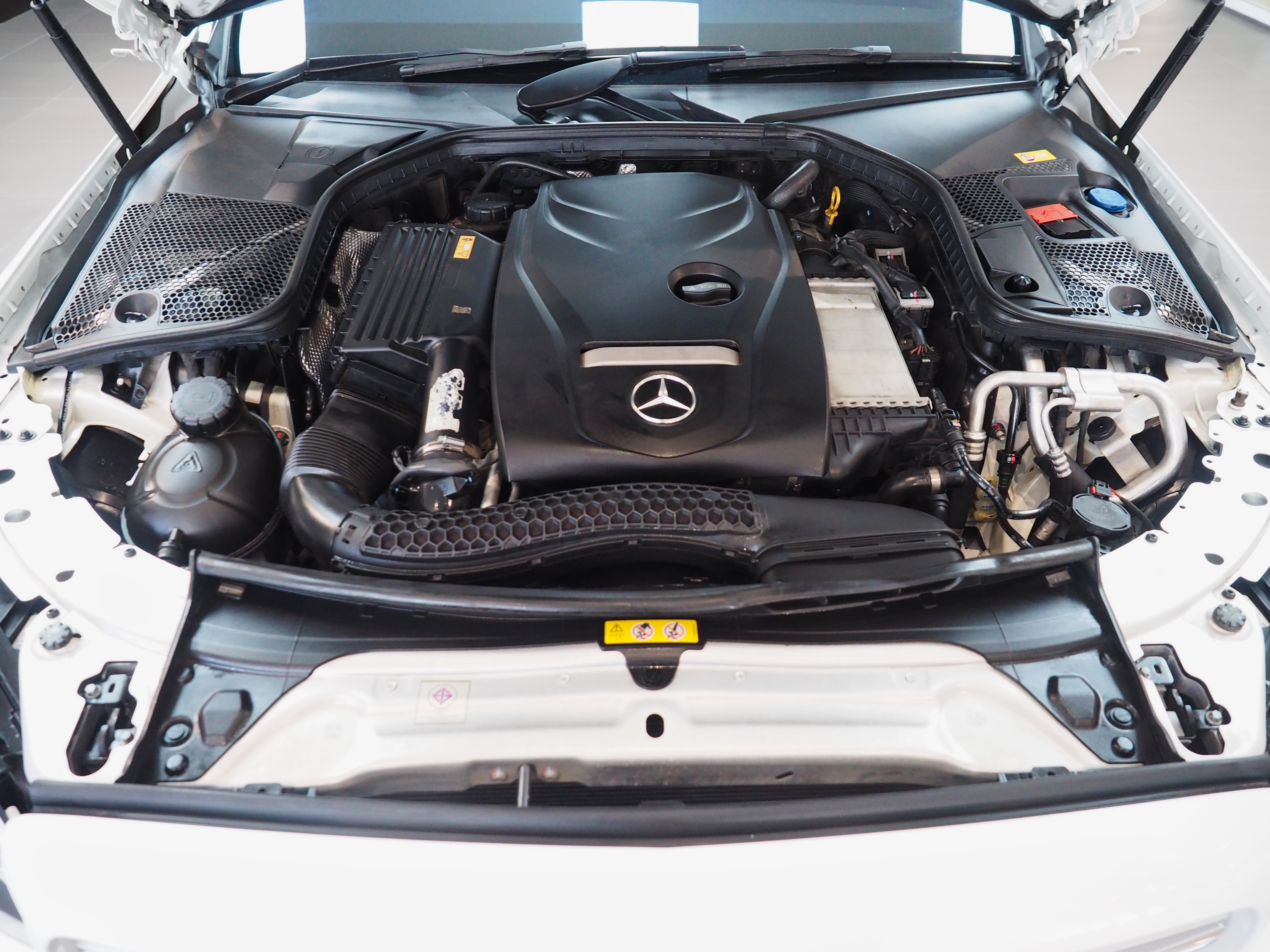 จองแล้ว C200 Avantgarde W205