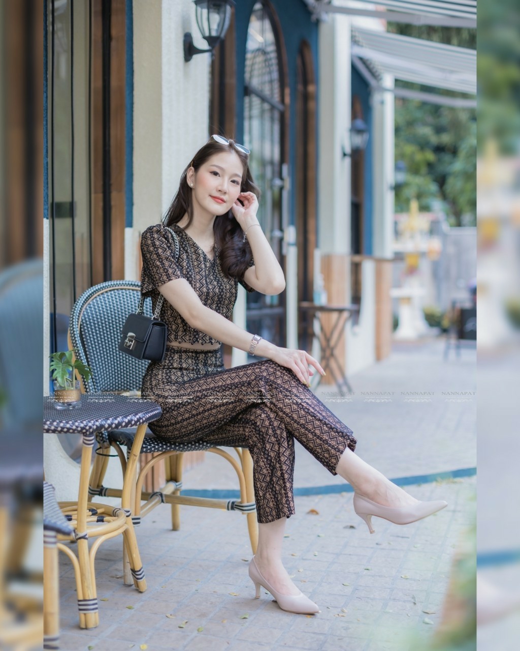 เสื้อซิปหลังแต่งมุกรอบเอว