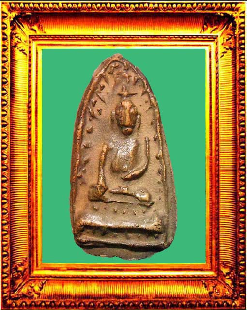 พระสรรค์นั่งไหล่ยกเนื้อดิน องค์ที่ 2