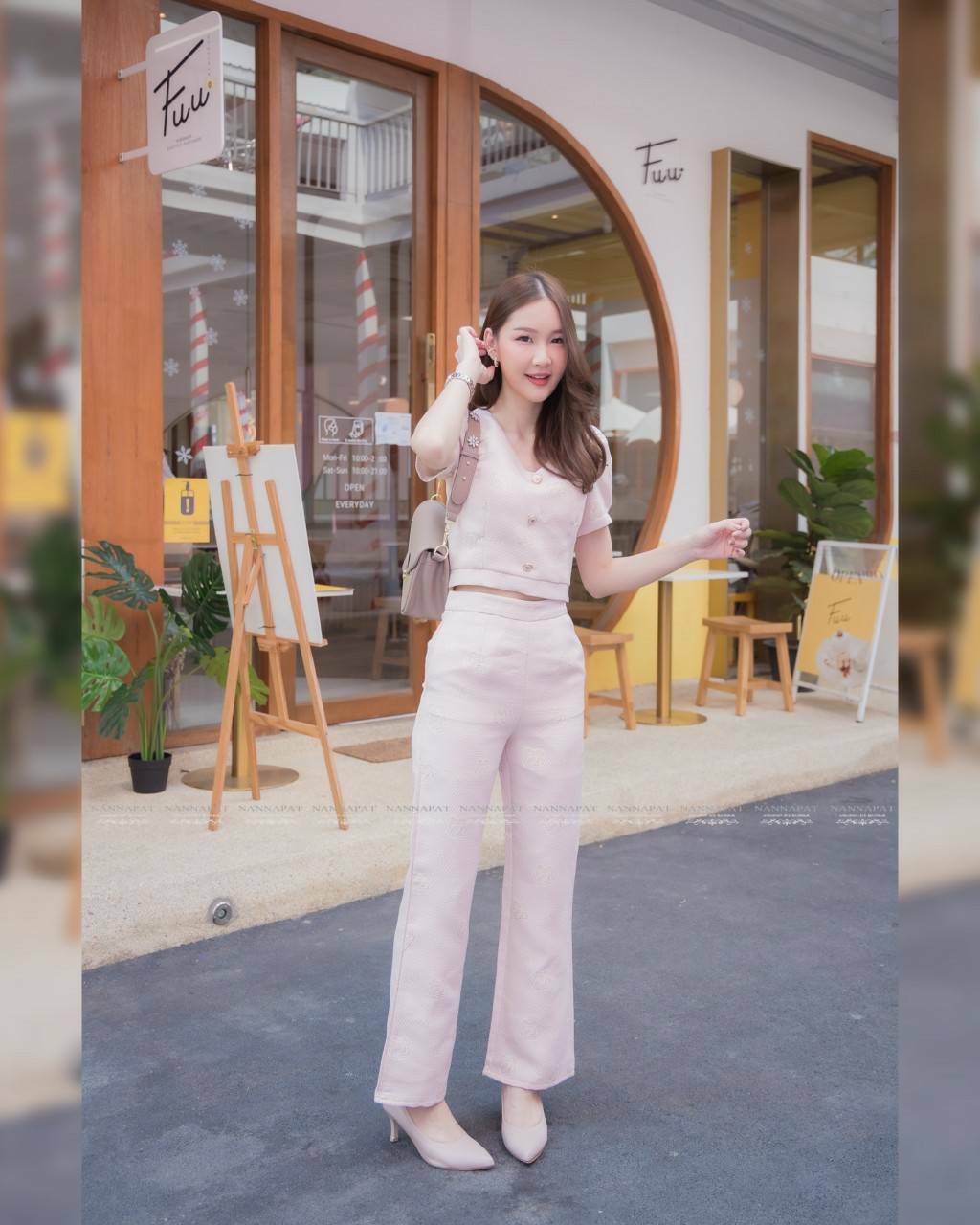 ผ้าทอลายกุหลาบ มีเทรคเชอร์