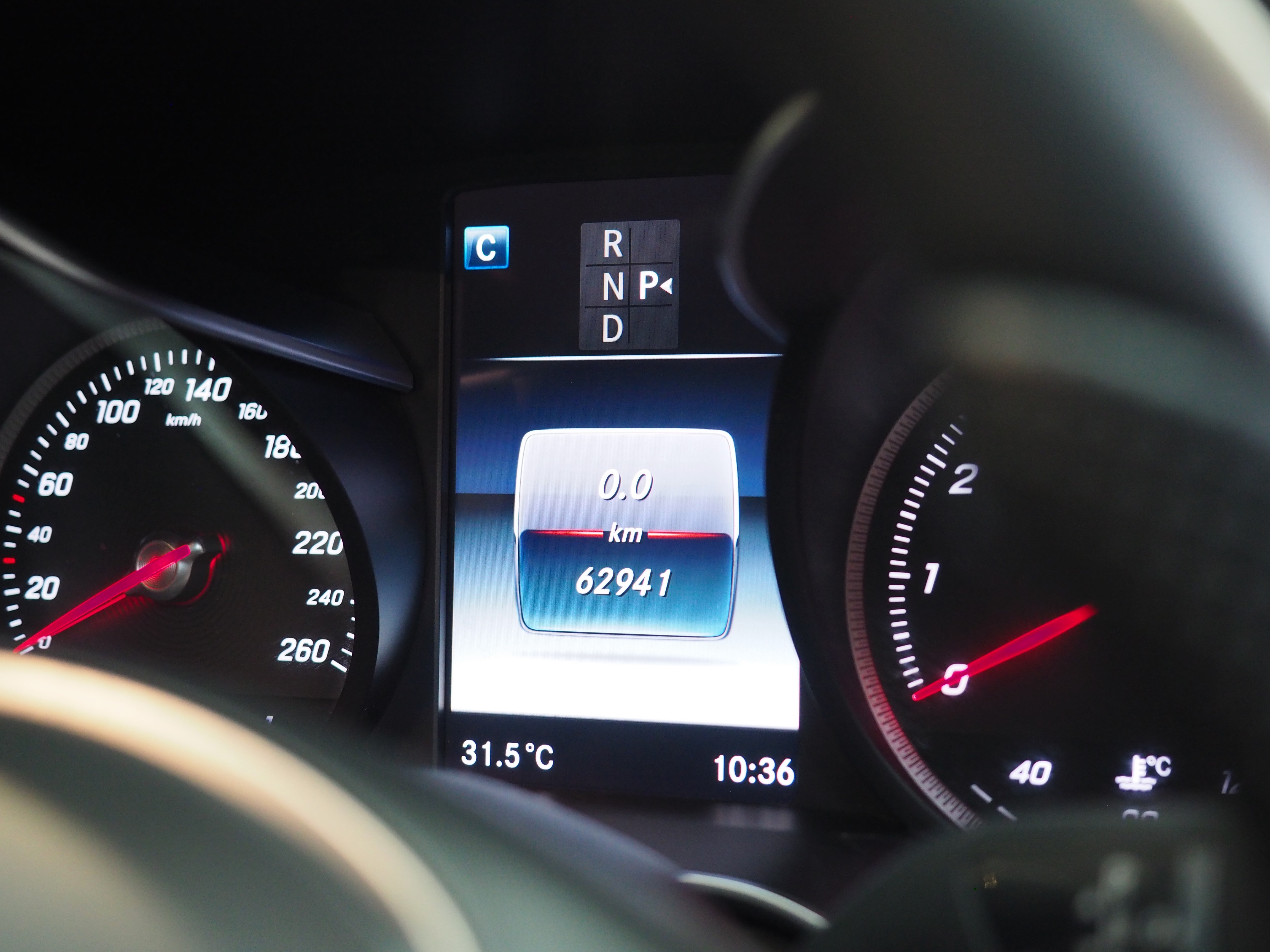 จองแล้ว C200 Avantgarde W205