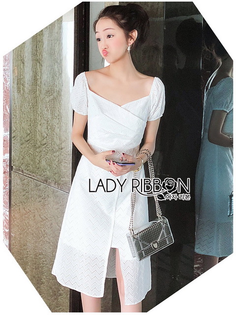 เดรสผ้าคอตตอนสีขาวปักและฉลุลาย