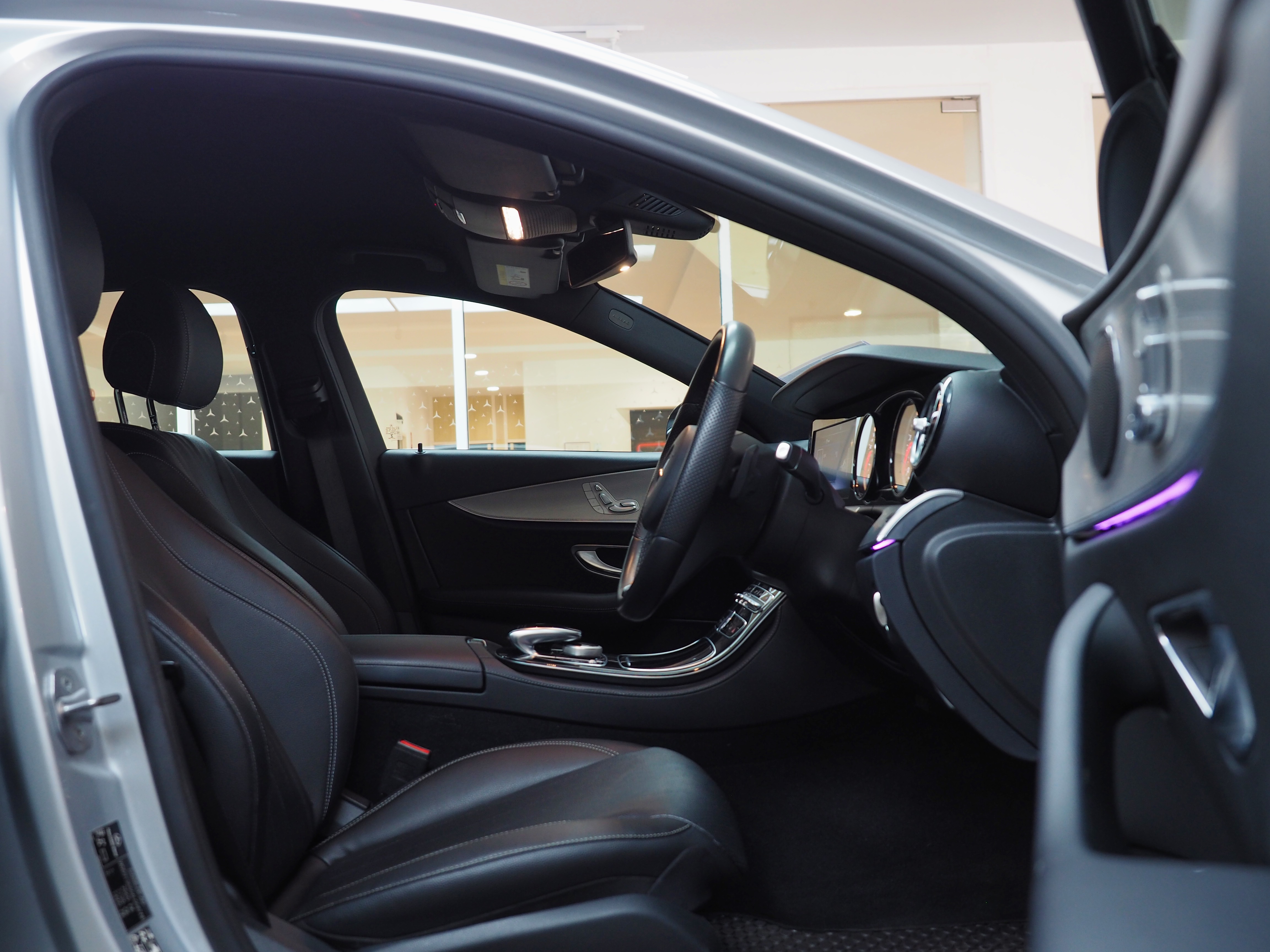 จองแล้ว E350e Avantgarde Plug In Hybrid W213