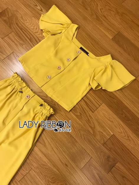 เซ็ตเสื้อคร็อปสั้นและกระโปรงสีเหลืองมัสตาร์ด