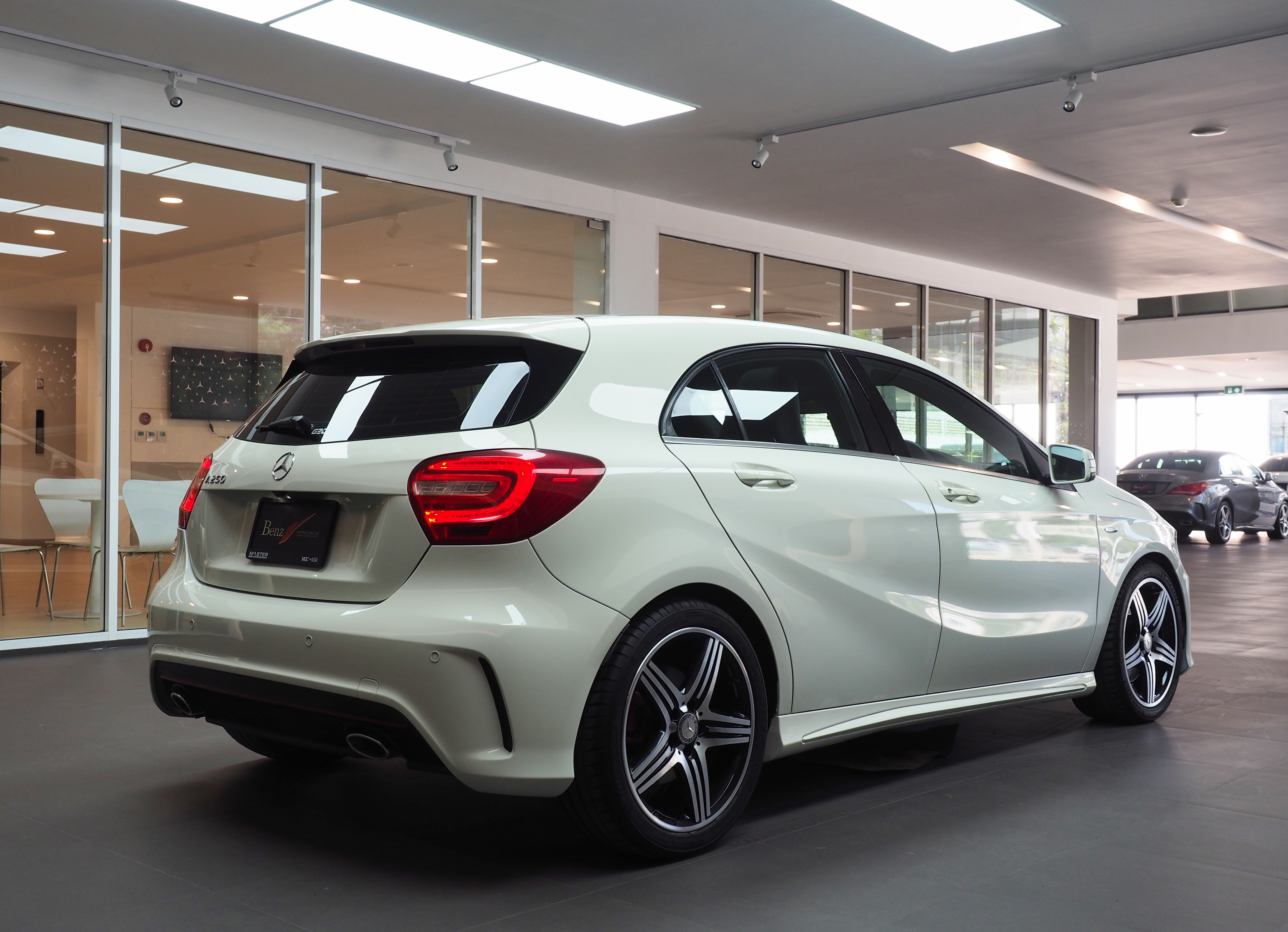 จองแล้ว A250 AMG Sport W176