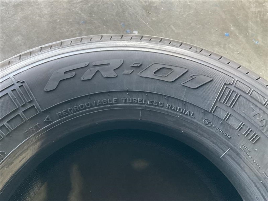 ยางรถบรรทุก เรเดียล ขนาด 9.5R17.5 รุ่น FRO1 ชนิด TL 18PR ยี่ห้อ PIRELLI