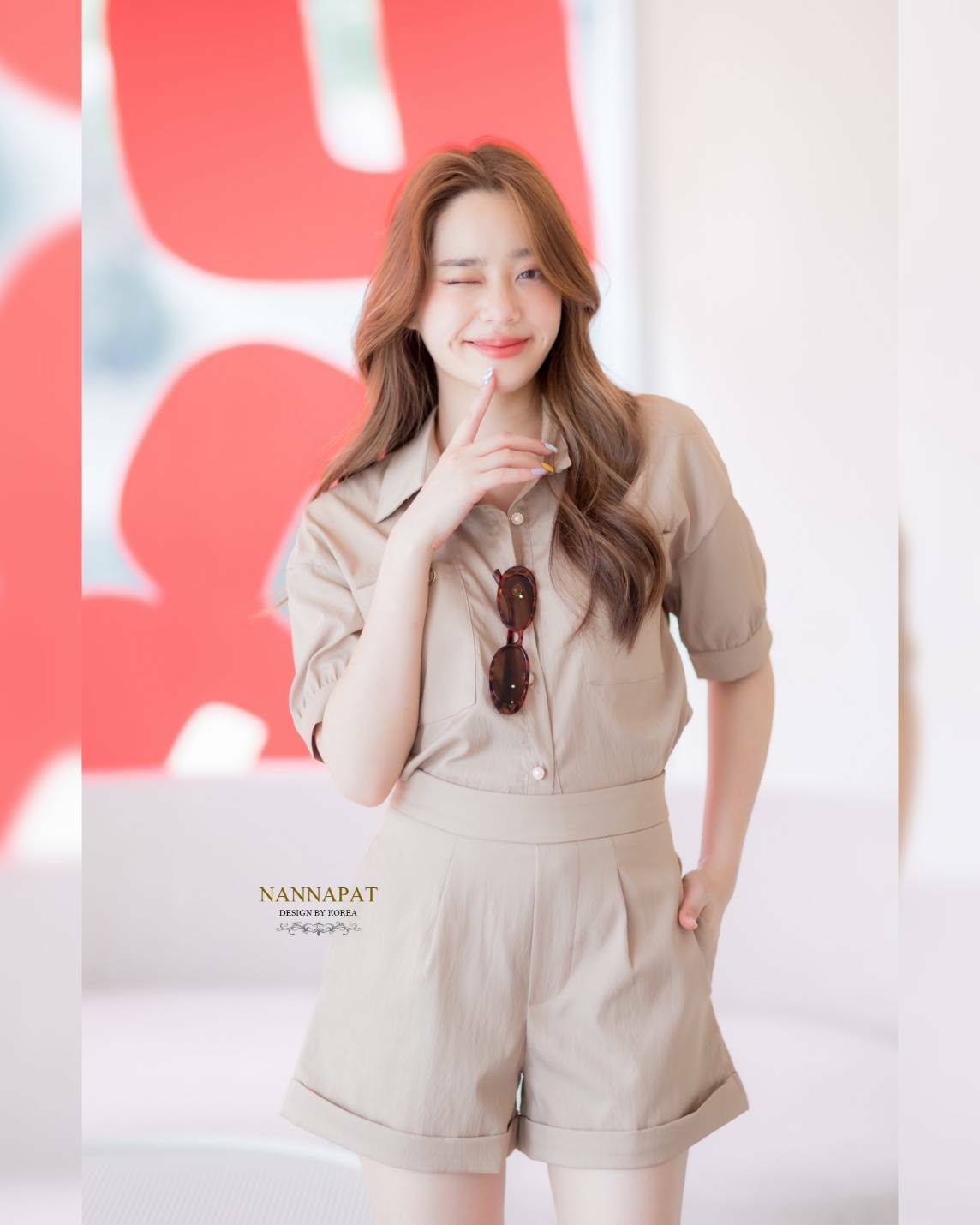 เสื้อกระดุมหน้า แต่งอะไหล่ที่กระเป๋าเก๋ๆ