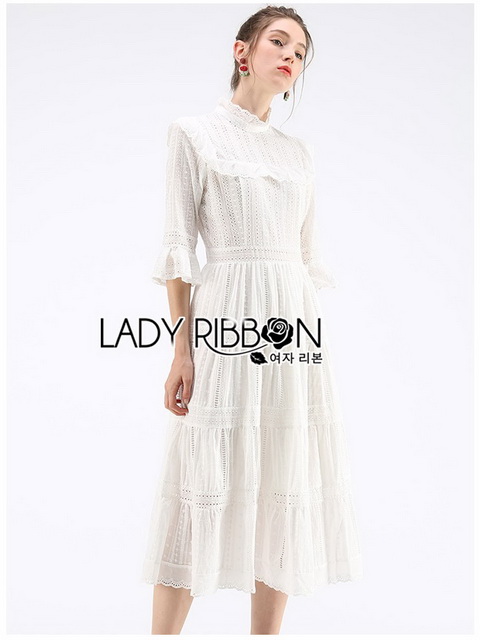 Maxi Dress เดรสยาวผ้าคอตตอนปักและฉลุลายสีขาว