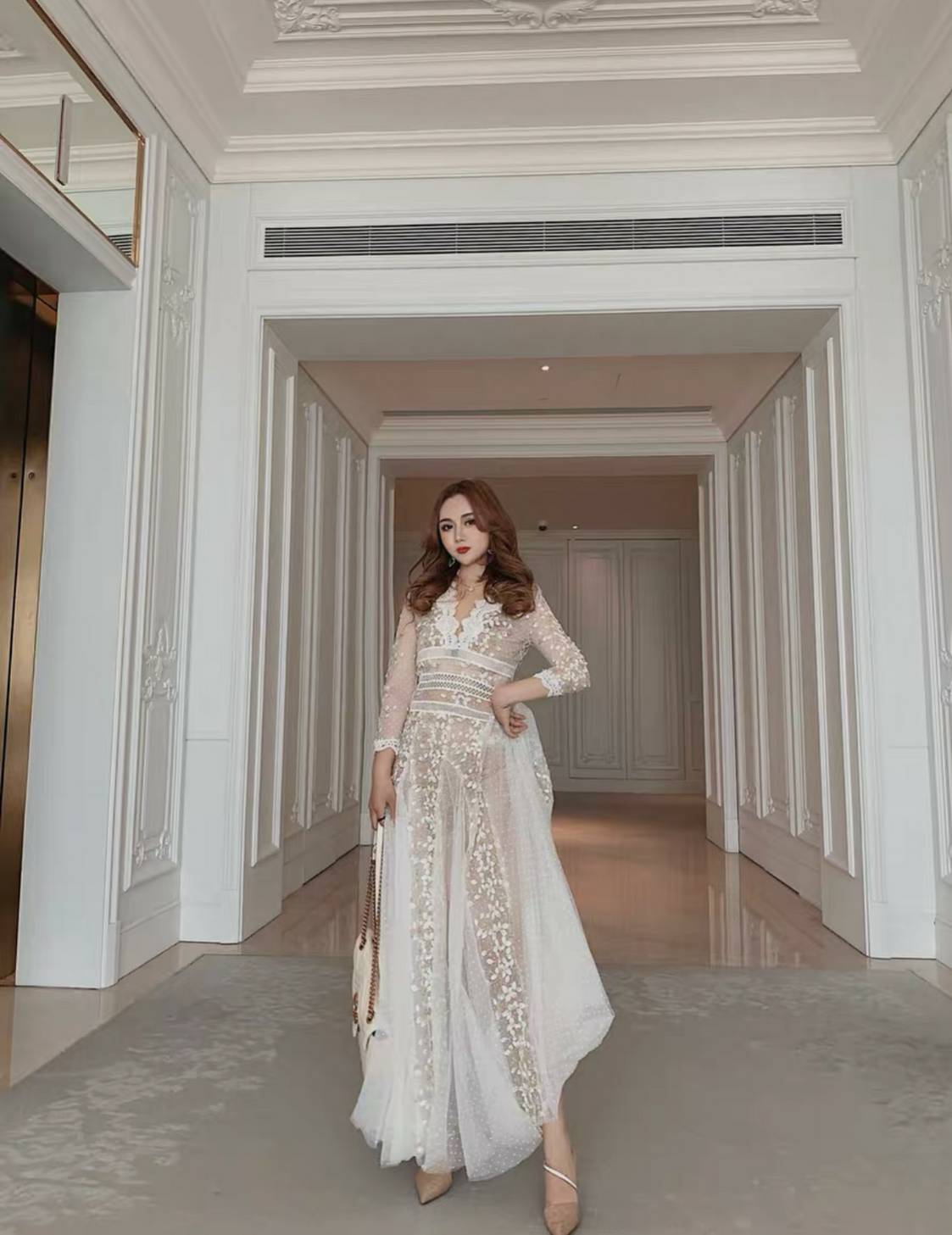 แม็กซี่เดรสลูกไม้ปักทั้งชุดคอวีแขนสามส่วน