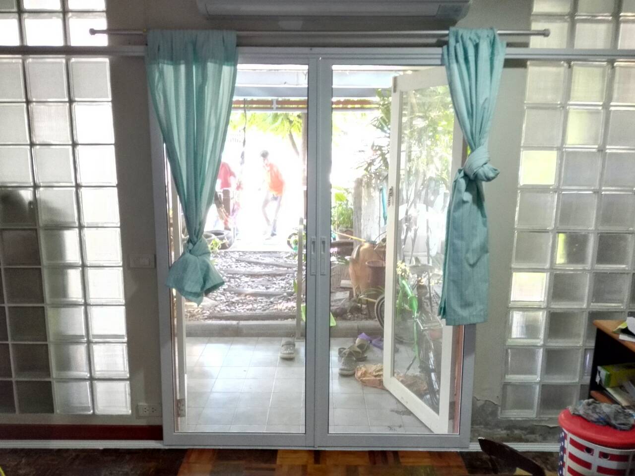ชุดประตูหน้าต่างมุ้งลวดอลูมิเนียมสีขาวมุ้งลวดไฟเบอร์