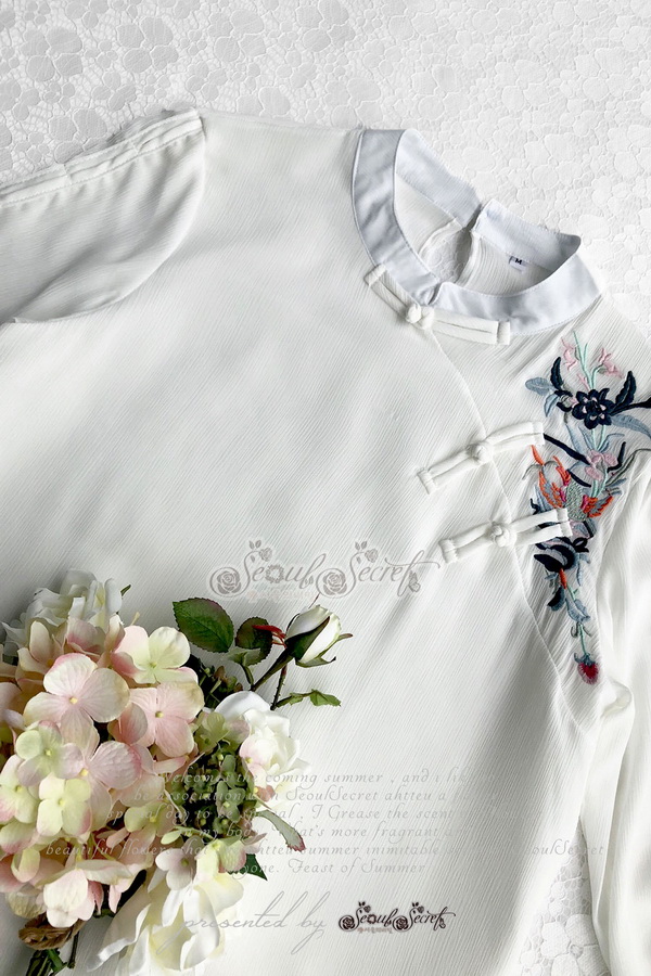 เสื้อสีขาวคลาสสิคลุคสาวหวานๆ