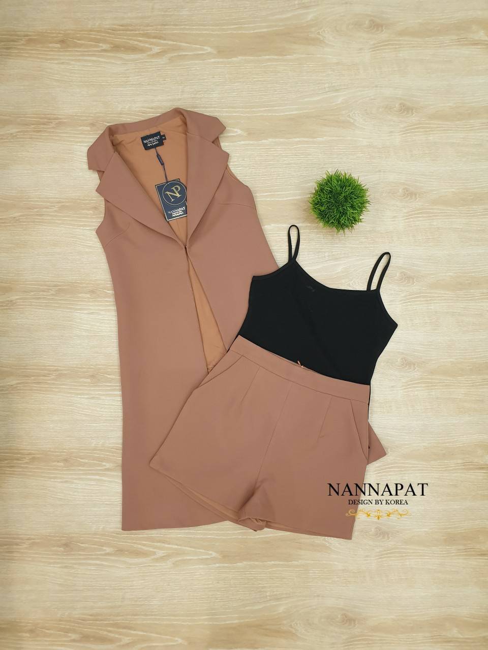 เสื้อคลุมยาวเสื้อยืดสายเดี่ยวกางเกงขาสั้น