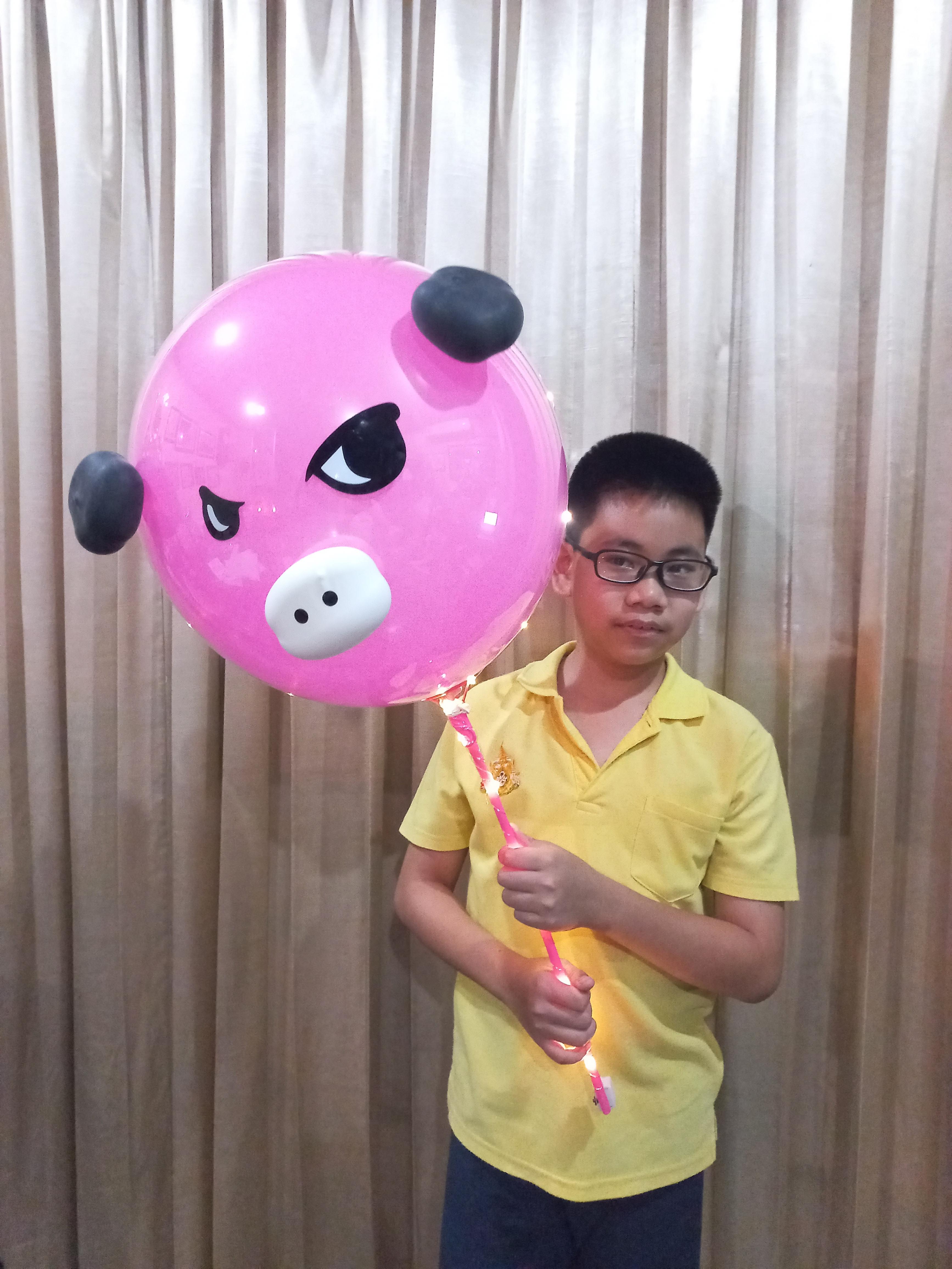 ลูกโป่งตุ๊กตา แท่งไฟกระพริบ สามารถสั่งทำได้ มีพร้อมส่งในไทย