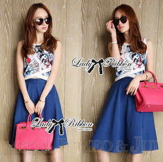 Lady Ribbon Online เสื้อผ้าพร้อมส่ง พร้อมส่งเลดี้ริบบอน LR12080816 🎀 Lady Ribbon's Made 🎀 Lady Elena Graphic Print Crop Top and Denim Midi Skirt Set เซ็ตเสื้อตัวสั้น