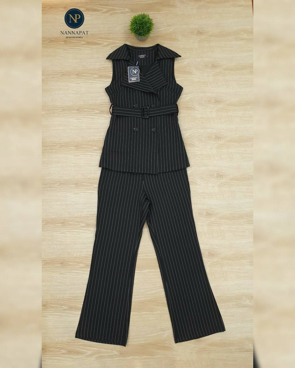 เสื้อคอปกกระดุมหน้ากางเกงขาบาน