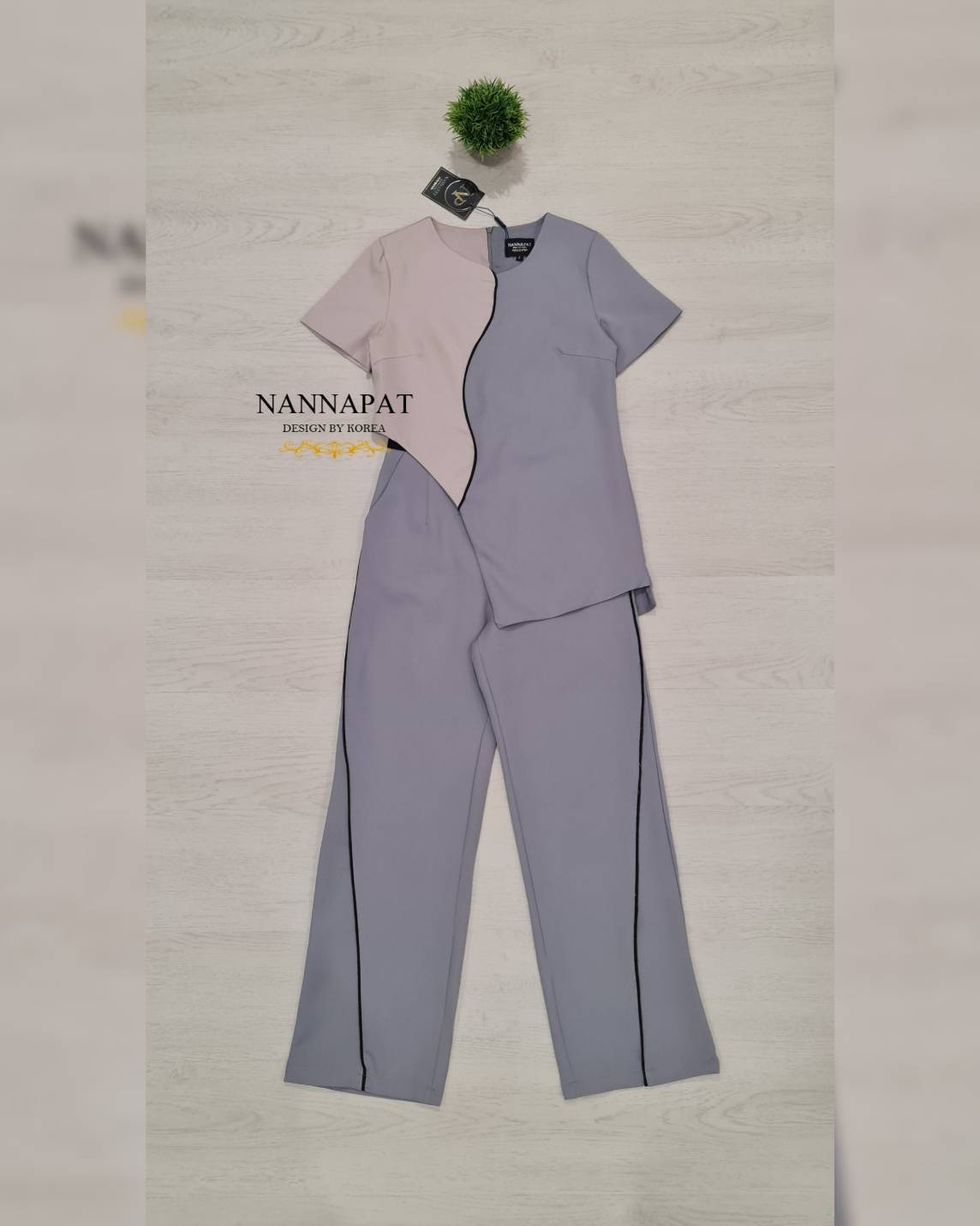 เสื้อทูโทนตัดเส้นดำ ซิปหลัง