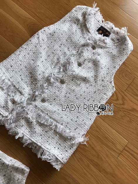 เซ็ตเสื้อแขนกุดติดกระดุมและกางเกงขาสั้นผ้าทวีดสีขาว