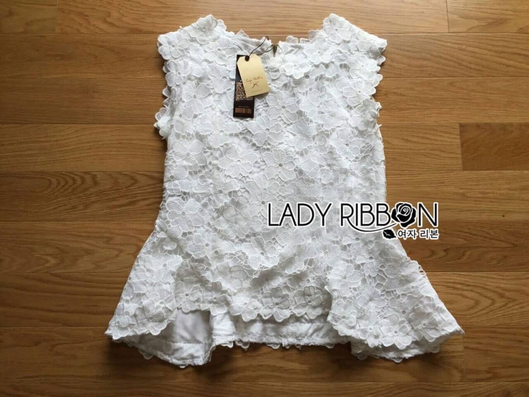 เสื้อแขนกุดคอสูงผ้าลูกไม้ตกแต่งชาย
