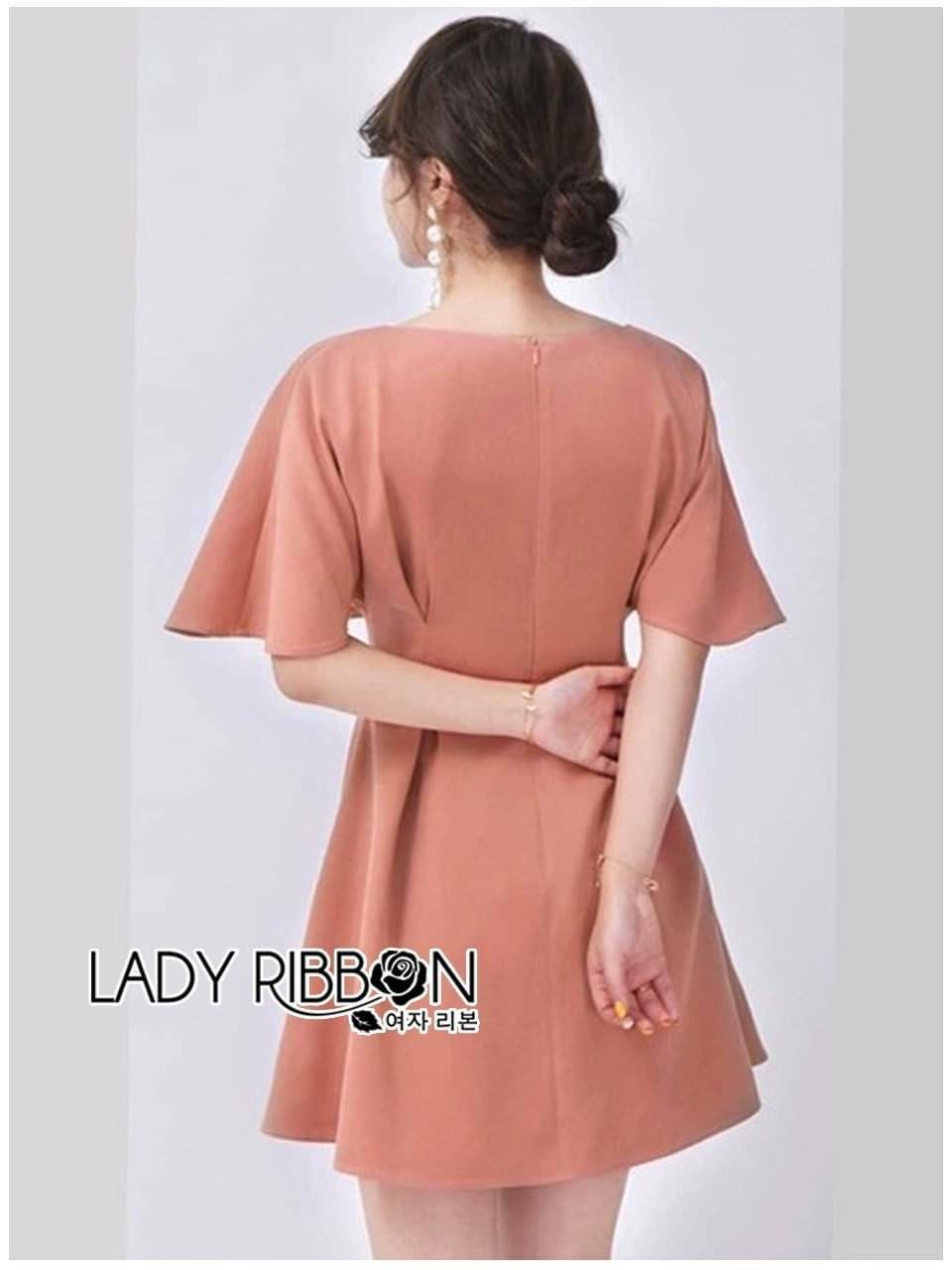 เดรสแฟชั่นคอวีสีชมพูหวาน
