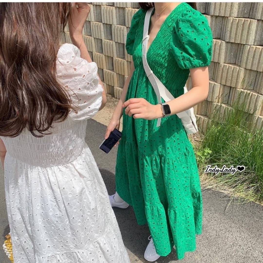 เดรสคอวีงานลูกไม้ ฉลุ แขนสั้น