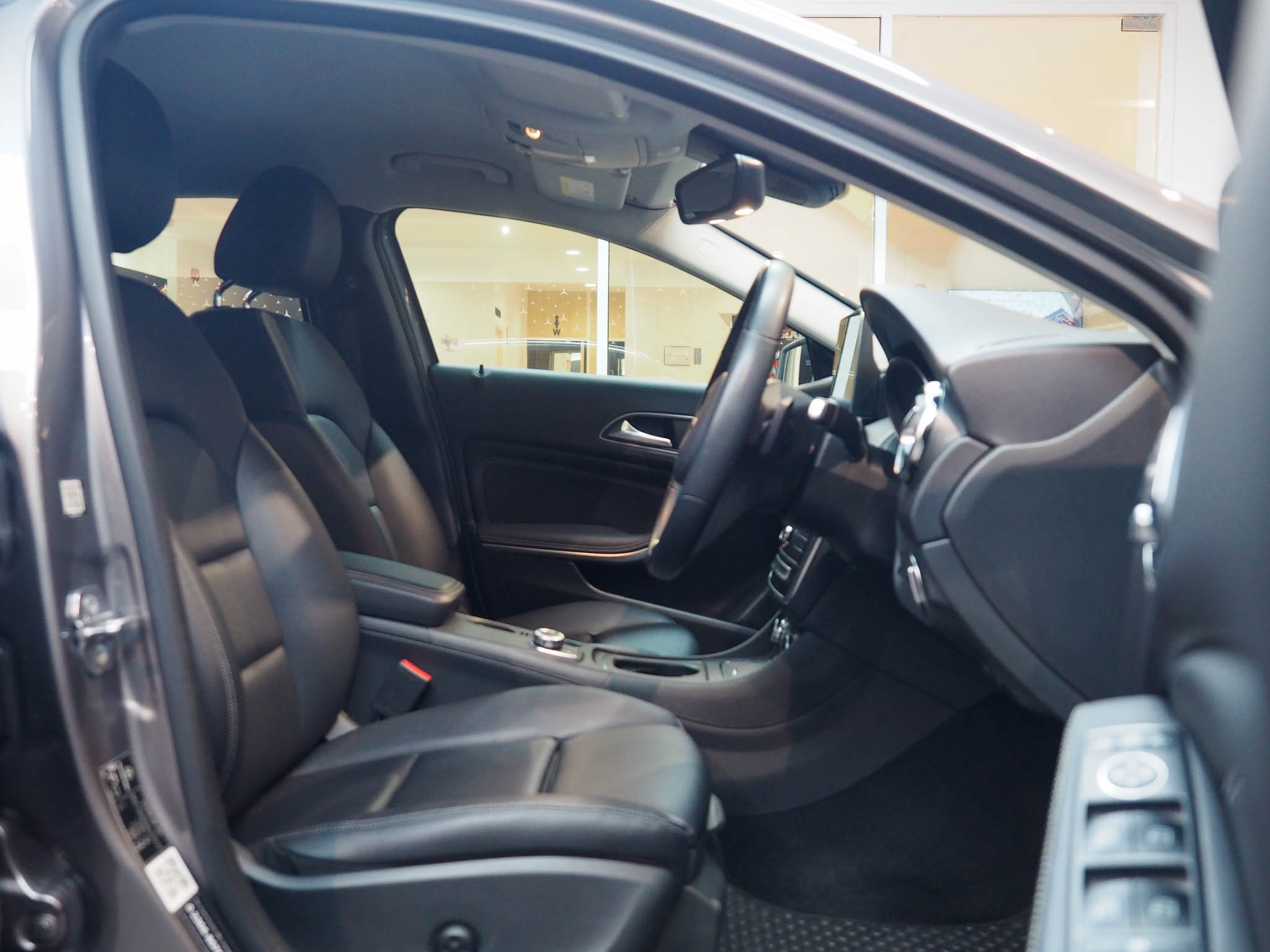 จองแล้ว GLA200 Urban W156