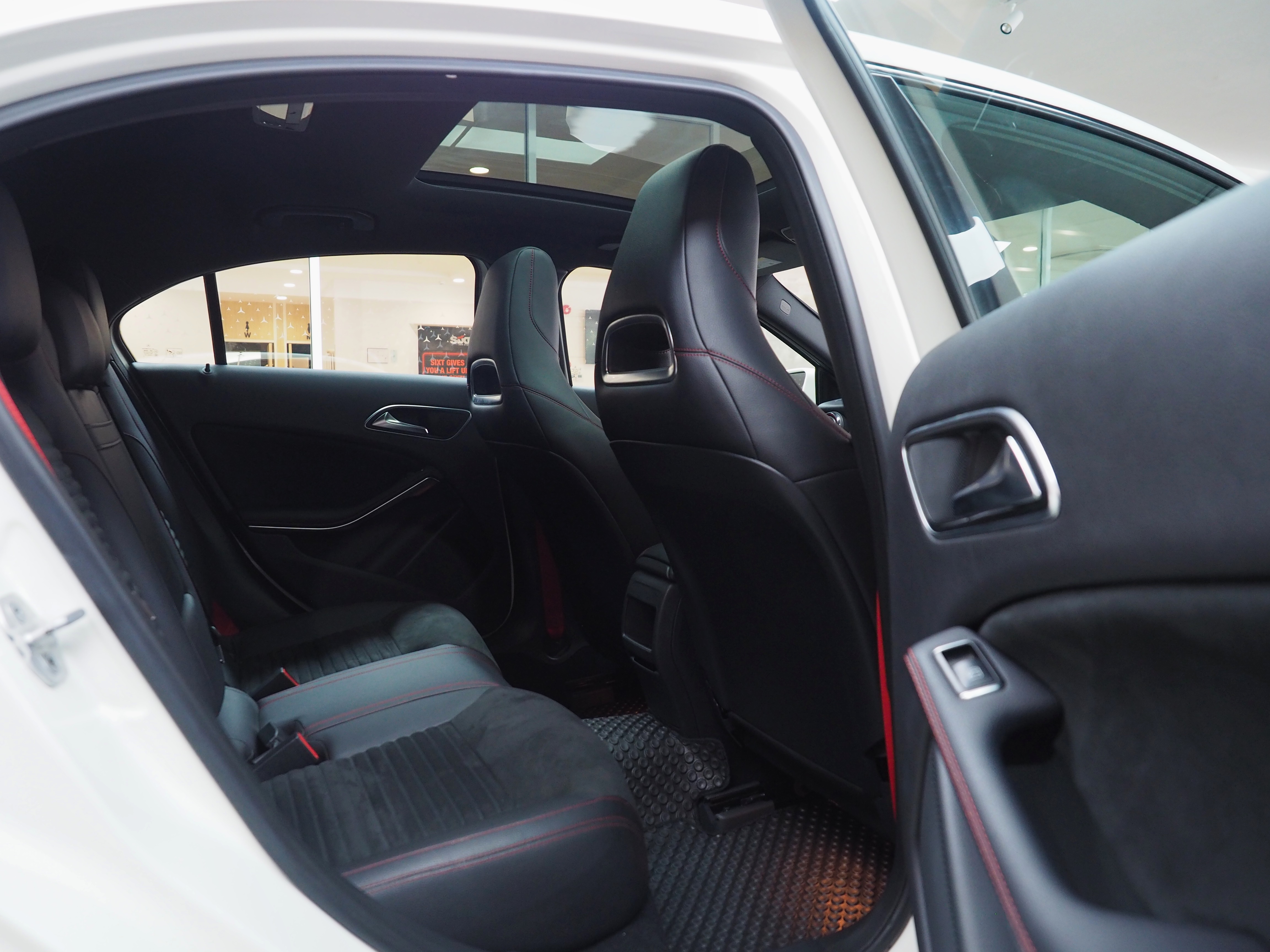 จองแล้ว A250 AMG Sport W176