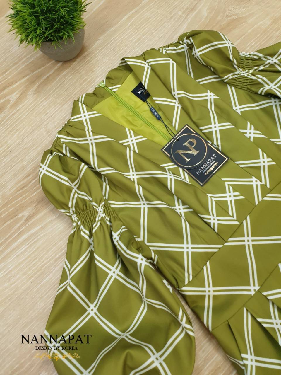 เพลสูทสีเลม่อนซิปหลังแต่งจีบแขนพอง