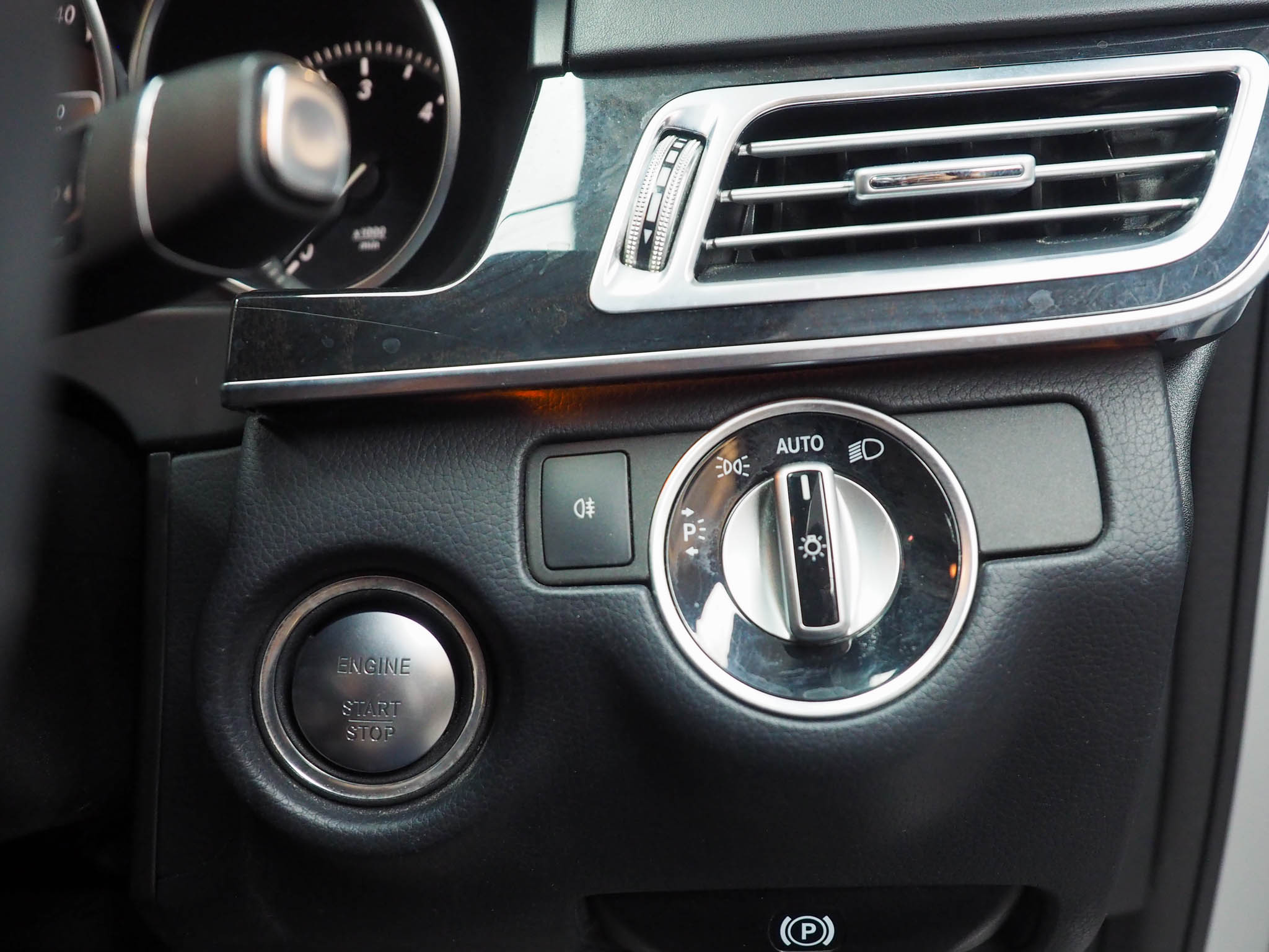 จองแล้ว E300 Bluetec Hybrid Exclusive W212