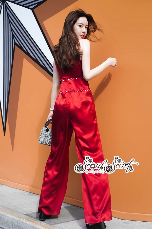 จั้มสูทขายาวลุคสาวสวยเสื้อทรงแขนกุด