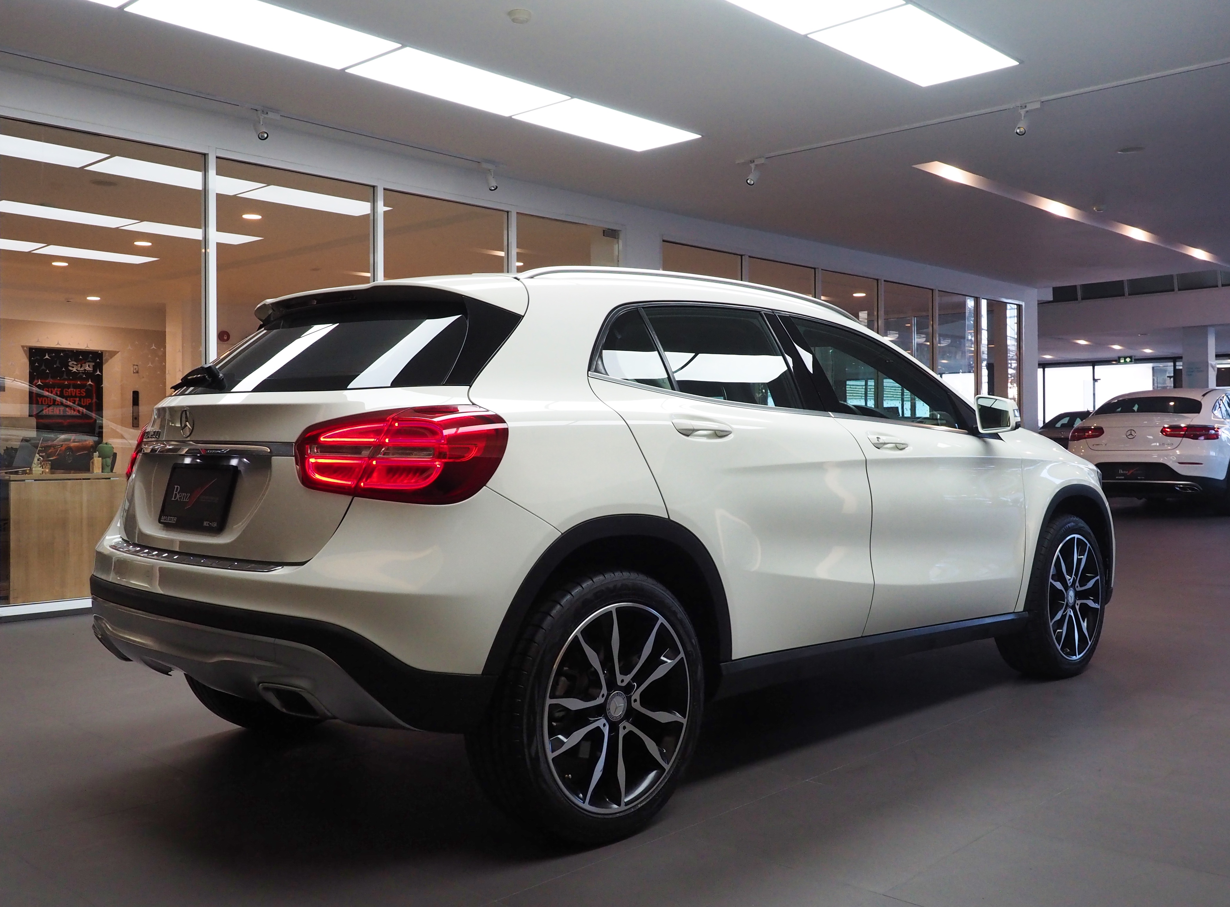 จองแล้ว GLA200 Urban W156