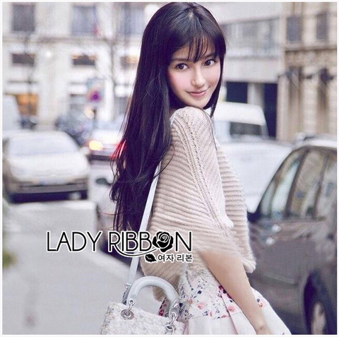 เซ็ตเสื้อไหมพรมโทนสีนู้ด มาพร้อมกระโปรงลายขวางโทนหวาน
