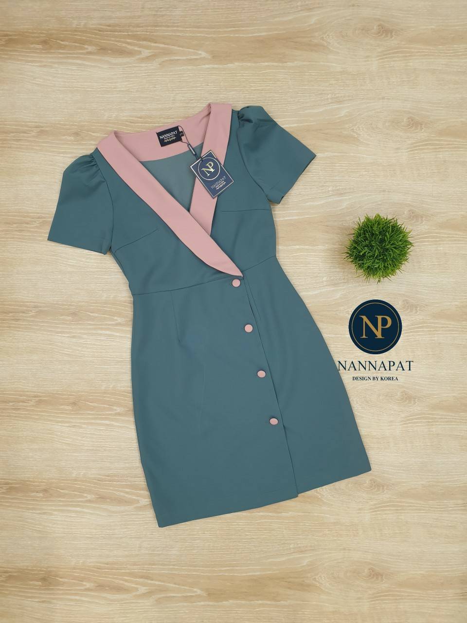 เดรสกระดุมหน้าเล่นสีทูโทน