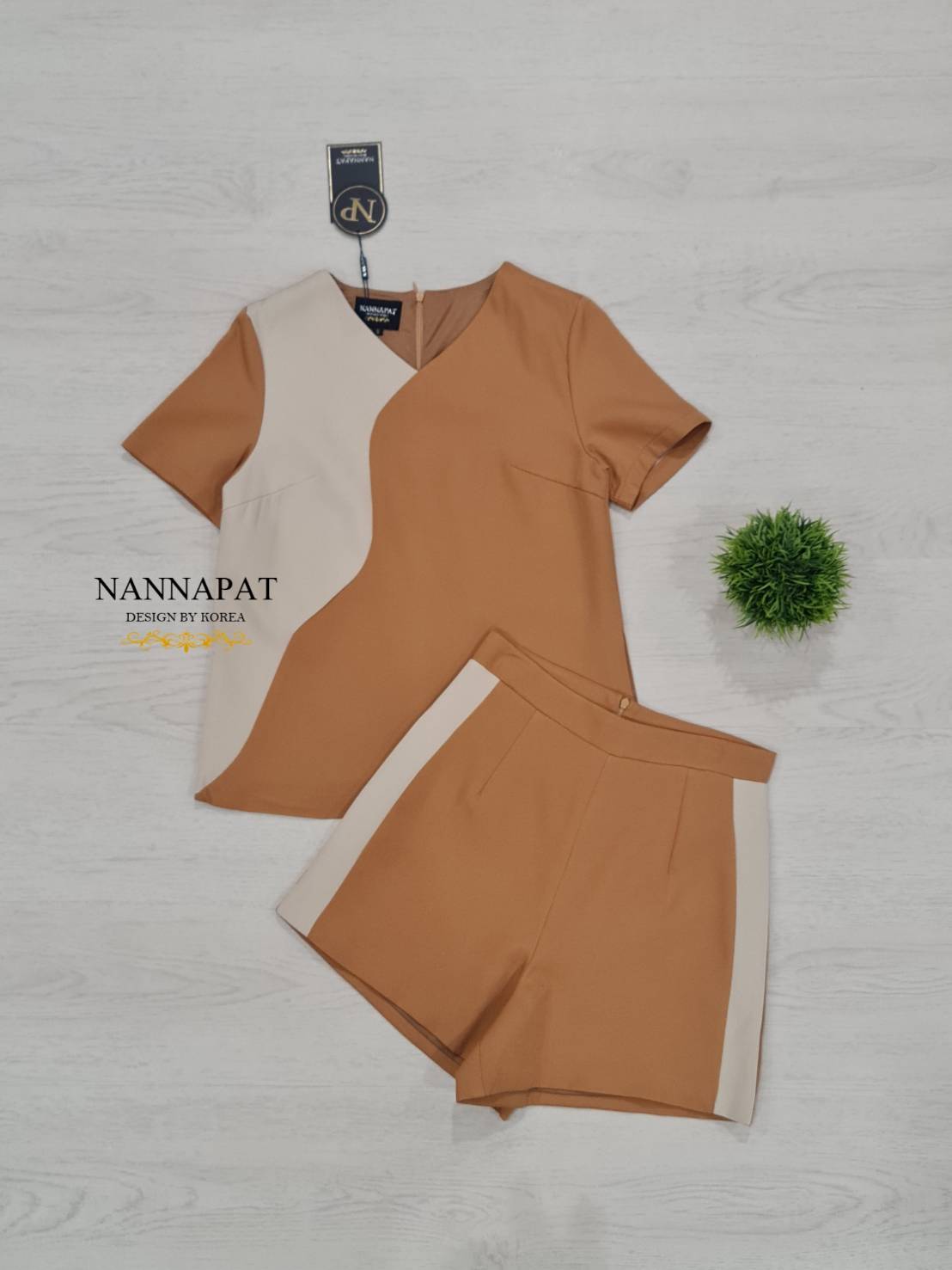 กางเกงขาสั้นตัดแถบสีเก๋ๆคะ