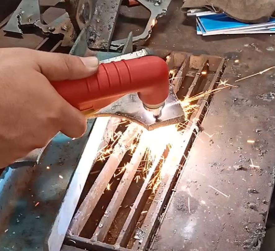 เครื่องตัดพลาสม่าปั้มลมในตัว UMINIรุ่นCUT40AIR (ปั้มลมในตัว)