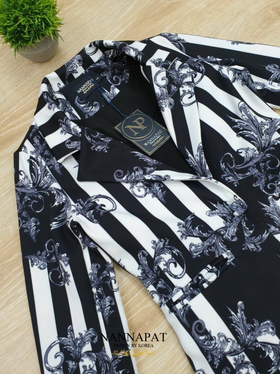 เสื้อสูทกระดุมหน้า กระเป๋าเสื้อใช้ได้จริง