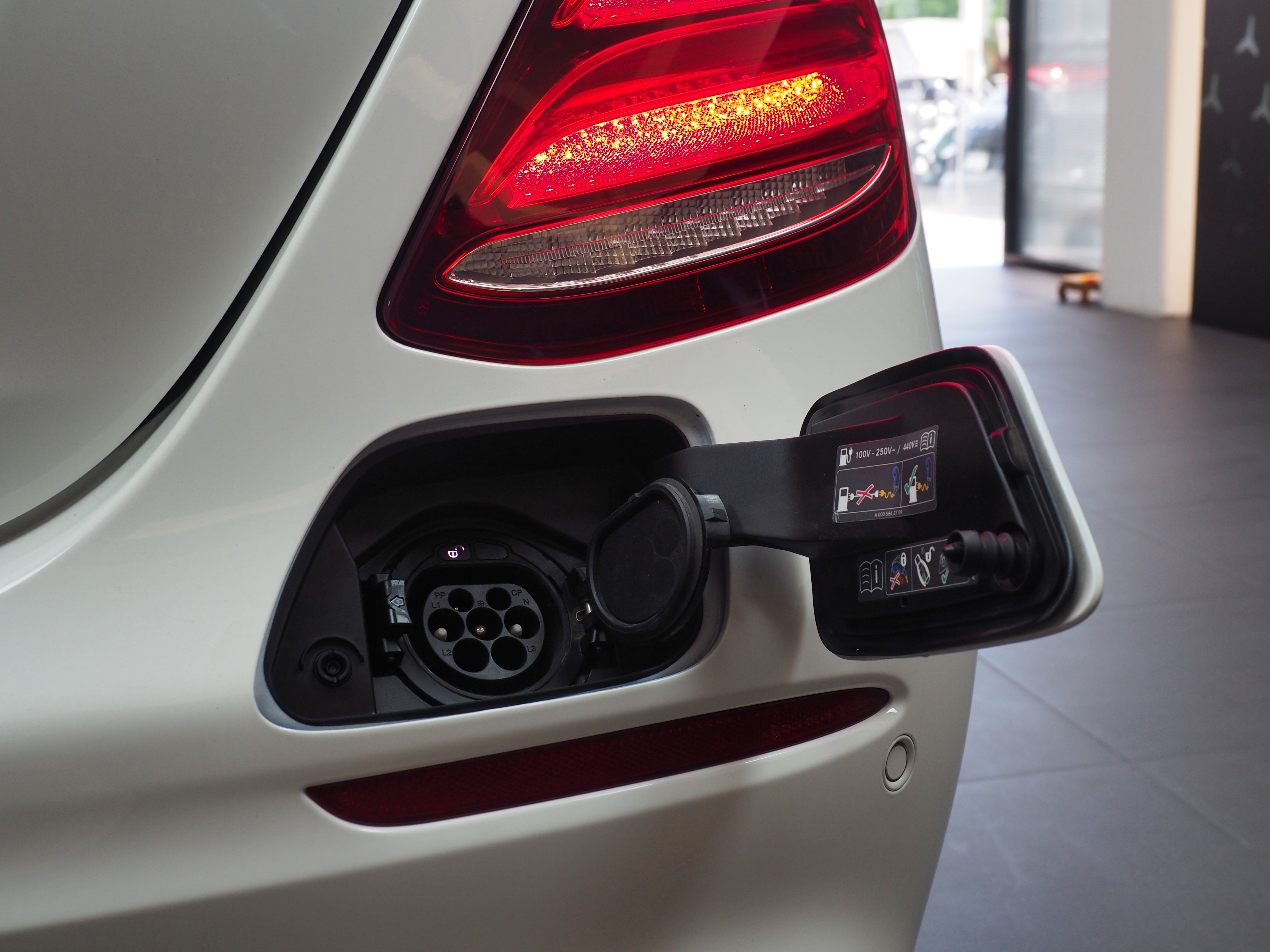 จองแล้ว E350e AMG Plug in Hybrid W213