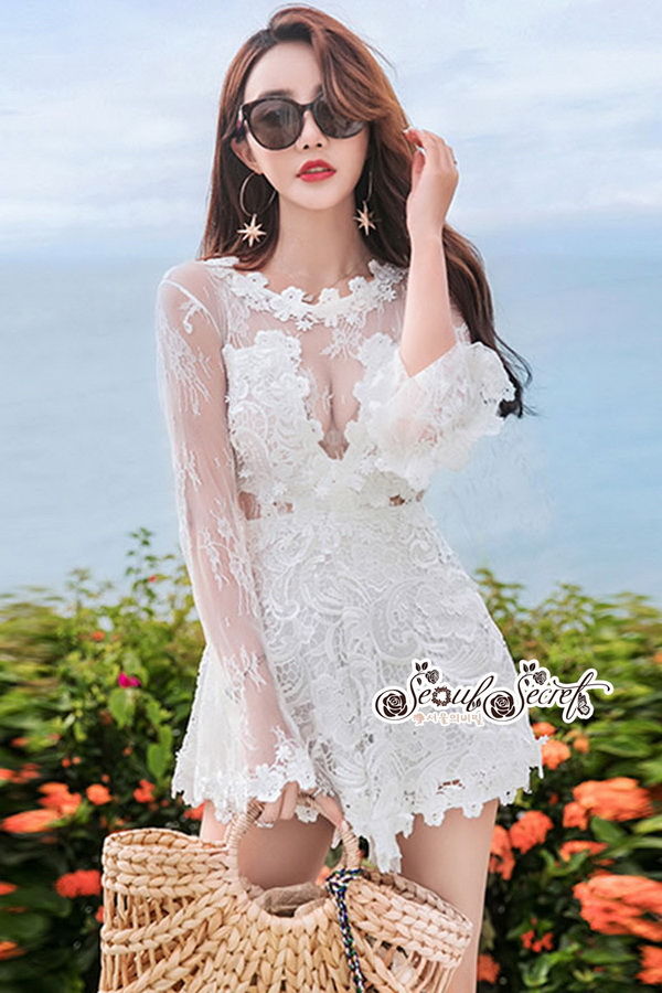 จั้มสูทขาสั้นสไตล์เกาหลีโทนสีดำกับสีขาว