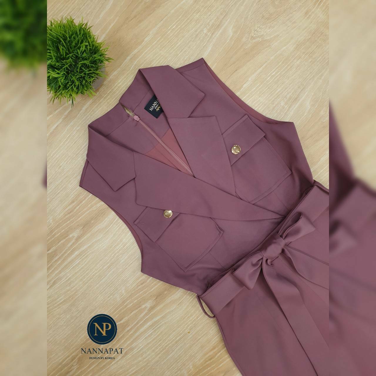 จั้มสูทซิปหลัง แต่งกระเป๋าคู่หน้าเก๋ๆ