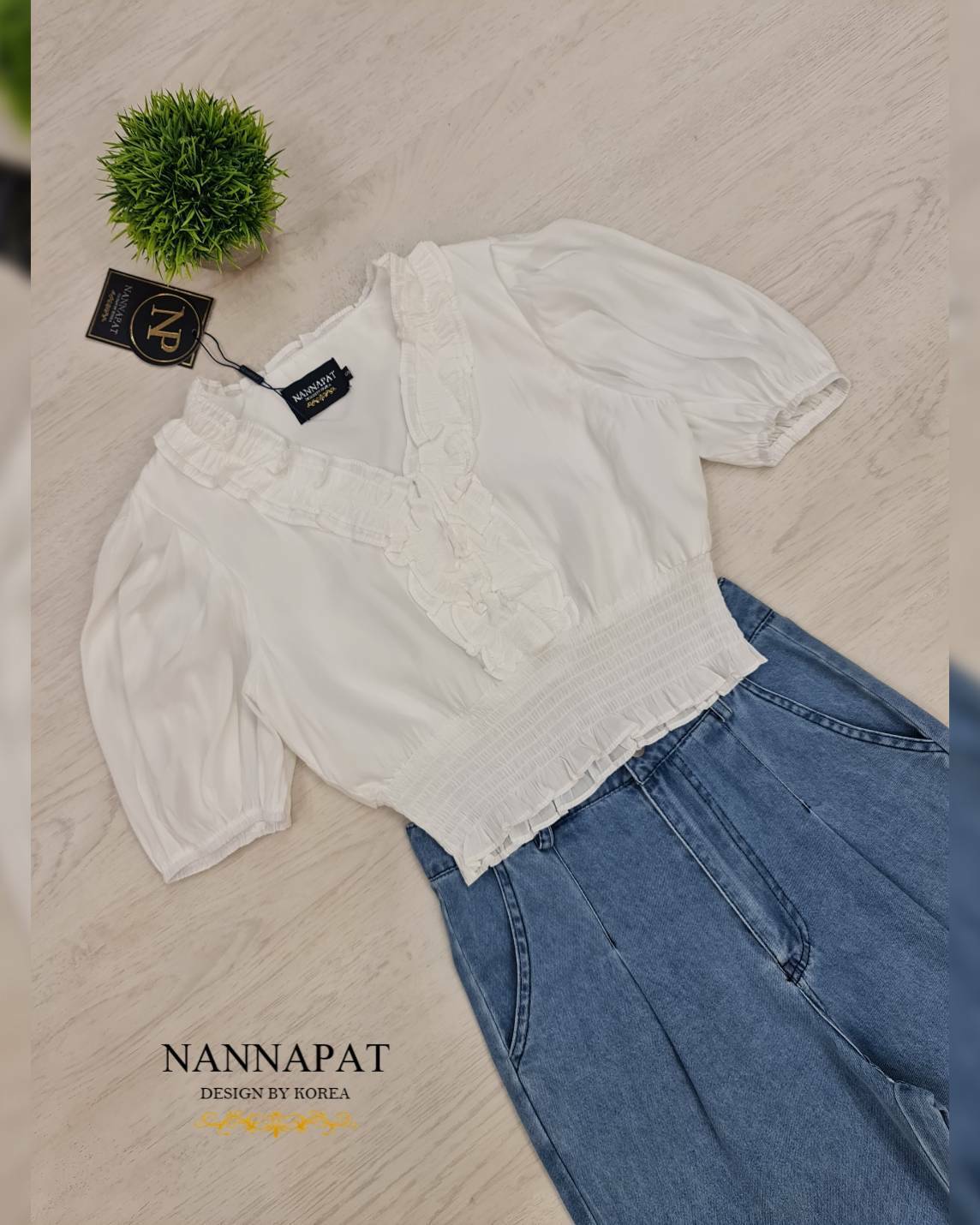 งานเอวสม็อค แม็ชกับยีนส์ได้ลงตัว