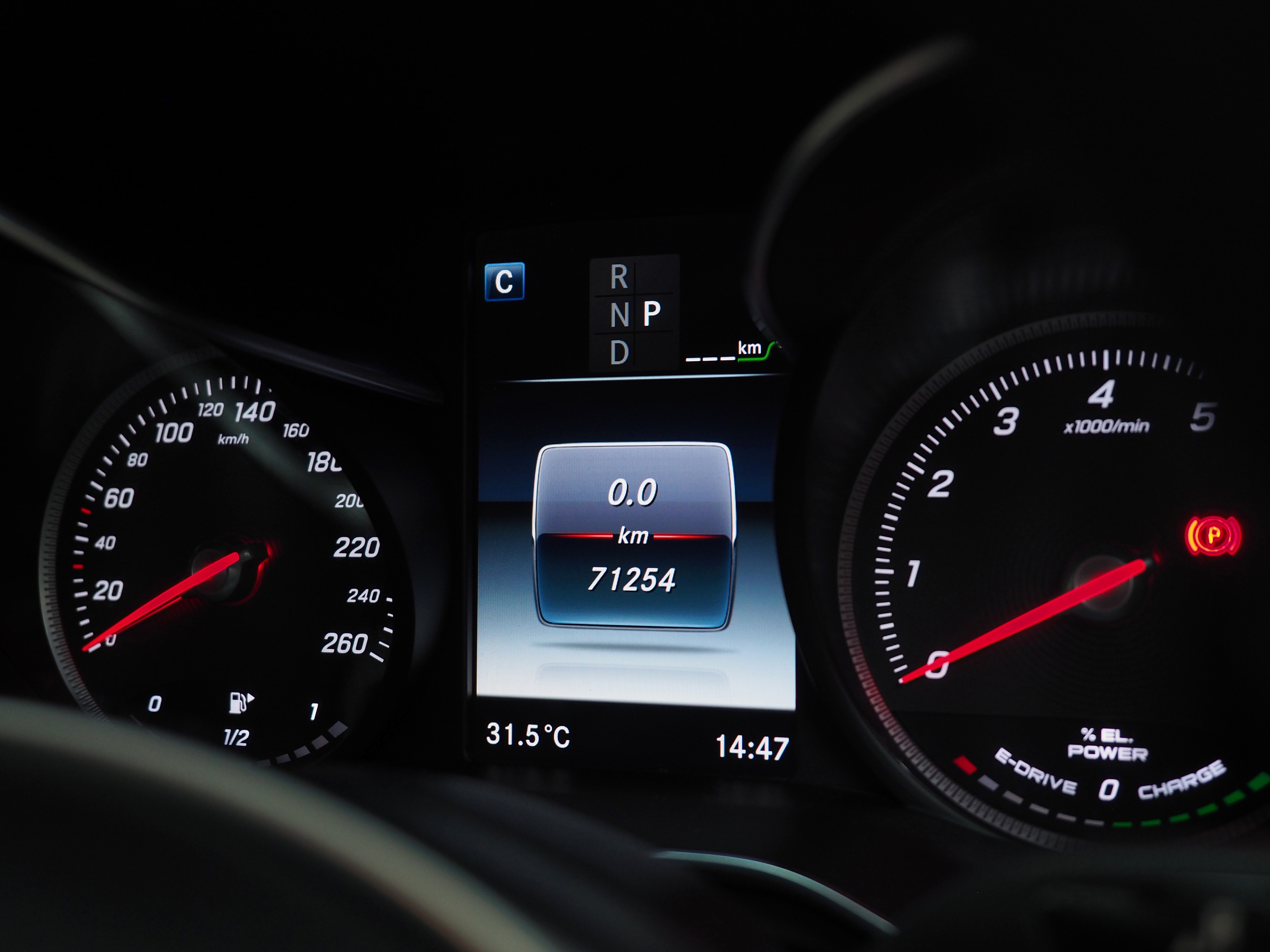 จองแล้ว C350e AMG Plug in Hybrid W205