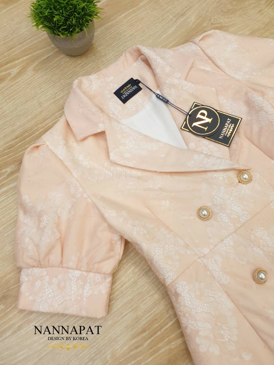 ชุดเดรสกระดุมมุกหน้าสวย