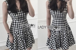 Checked Printed Apron Dress เดรสทรงเอพรอนพิมพ์ลายสก็อตสีขาว-ดำ