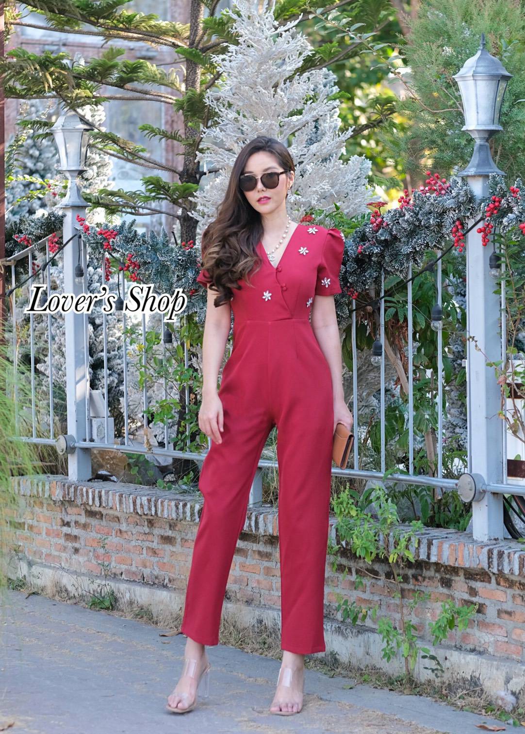 จั้มสูทกางเกงขายาวสีแดง