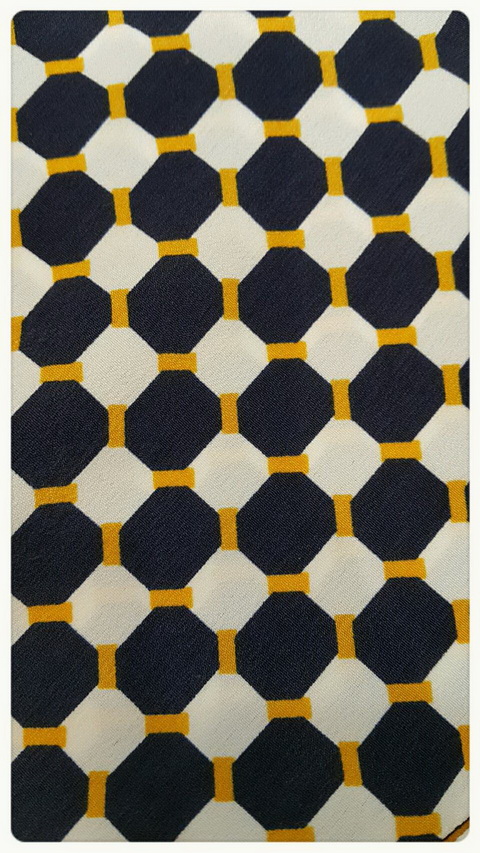 ผ้าสีกรมพิมพ์ลายตารางขาวเล็กๆทั้งชุด