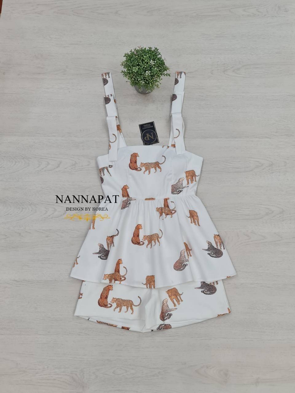 เสื้อซิปหลังลายกราฟฟิก