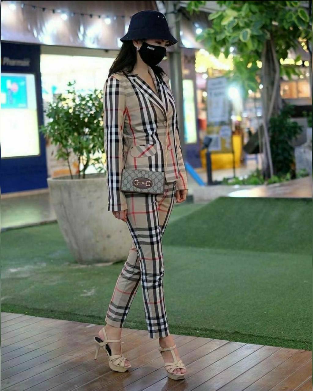 เสื้อสูทลายบลูเบอรี่ กระดุมหน้า